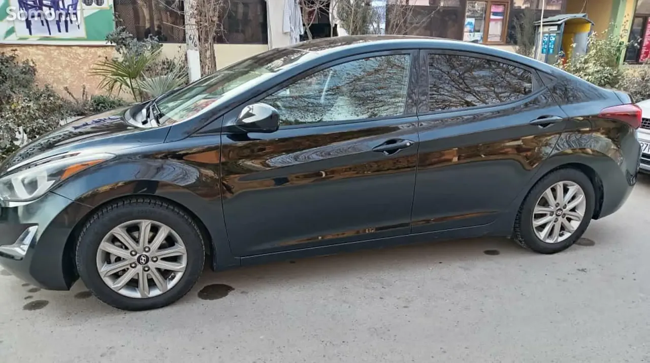 Hyundai Elantra 2017 · AT