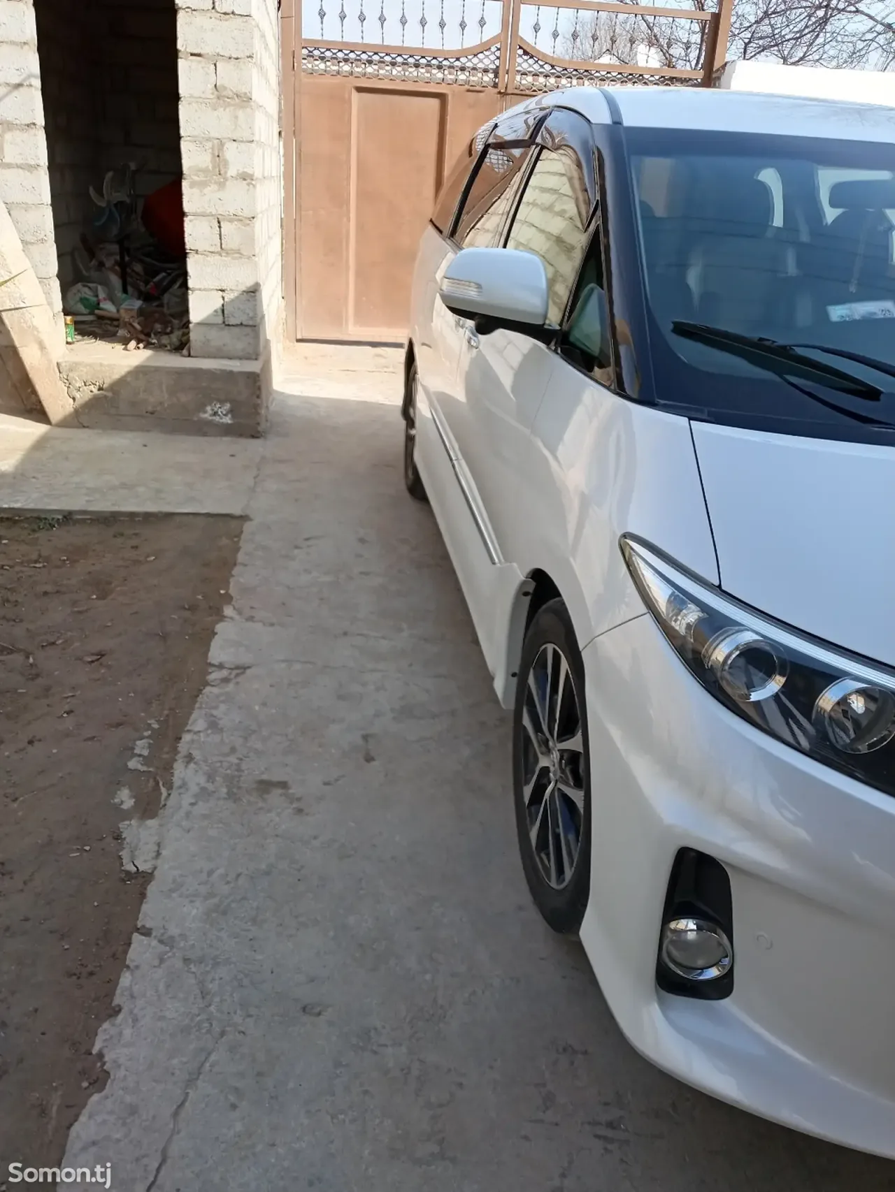 Toyota Estima 2015 · 2.4 AT