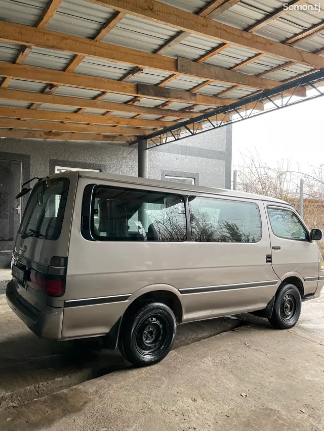 Toyota HiAce 1997 · 2.4 AT