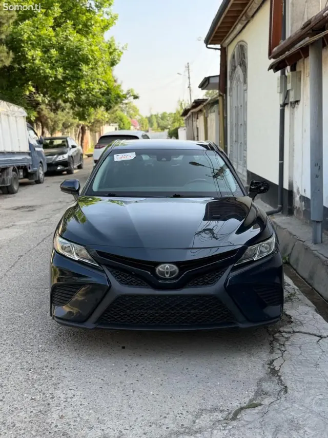 Toyota Camry 2018 · 2.5 AT