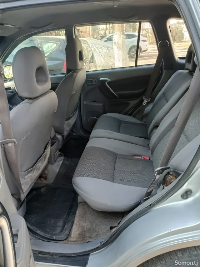Toyota RAV 4 2005 · 1.8 AT