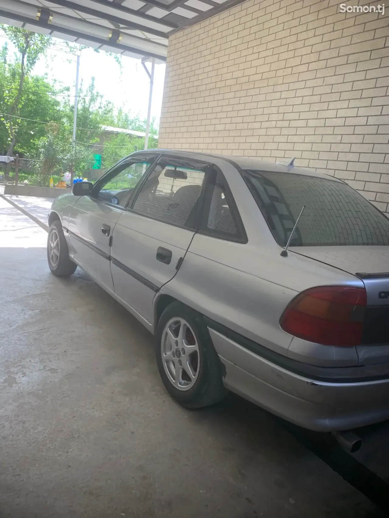 Opel Astra F 1992 · 1.6 MT