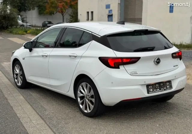 Opel Astra K 2016 · 1.0 MT