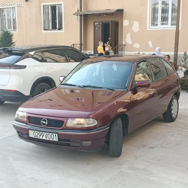 Opel Astra F 1997 · 1.6 MT
