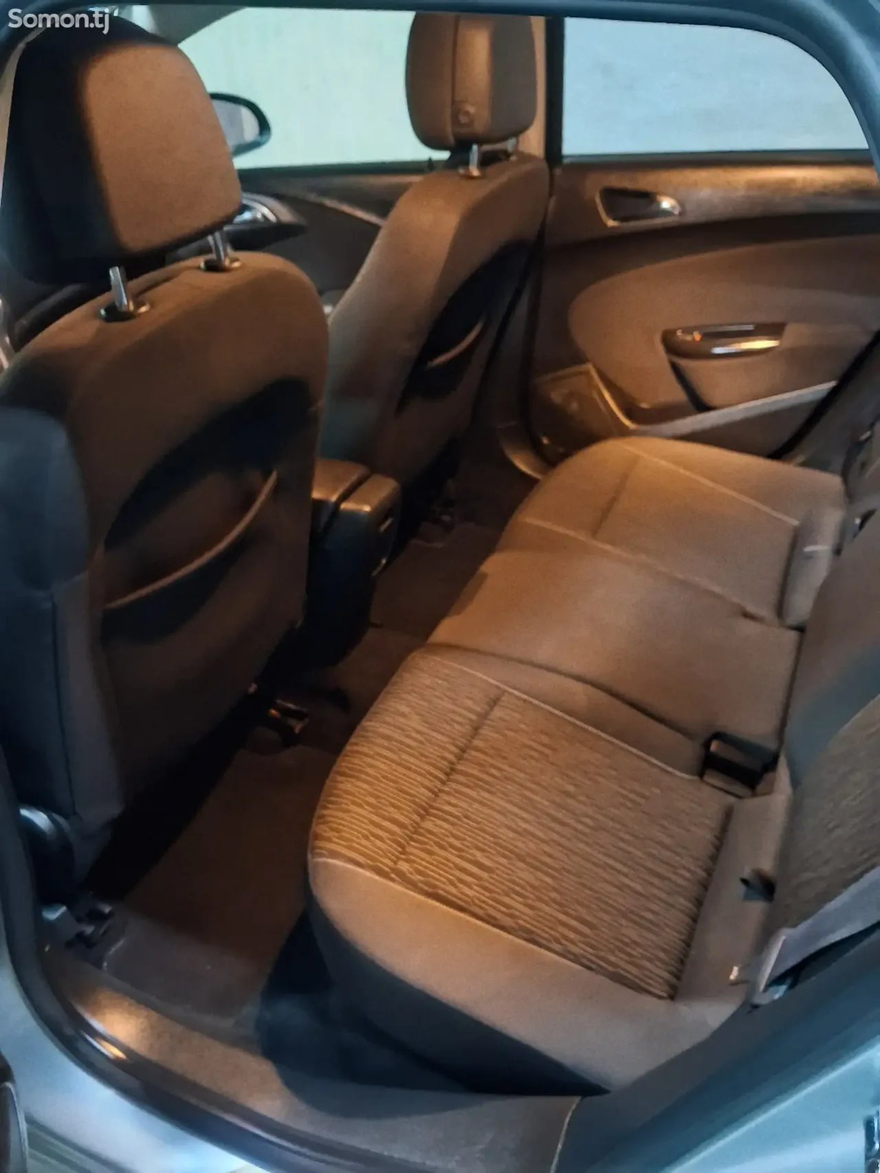 Opel Astra J 2014 · 1.4 MT