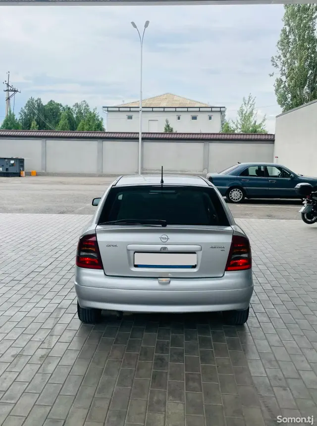 Opel Astra G 1998 · 1.6 MT