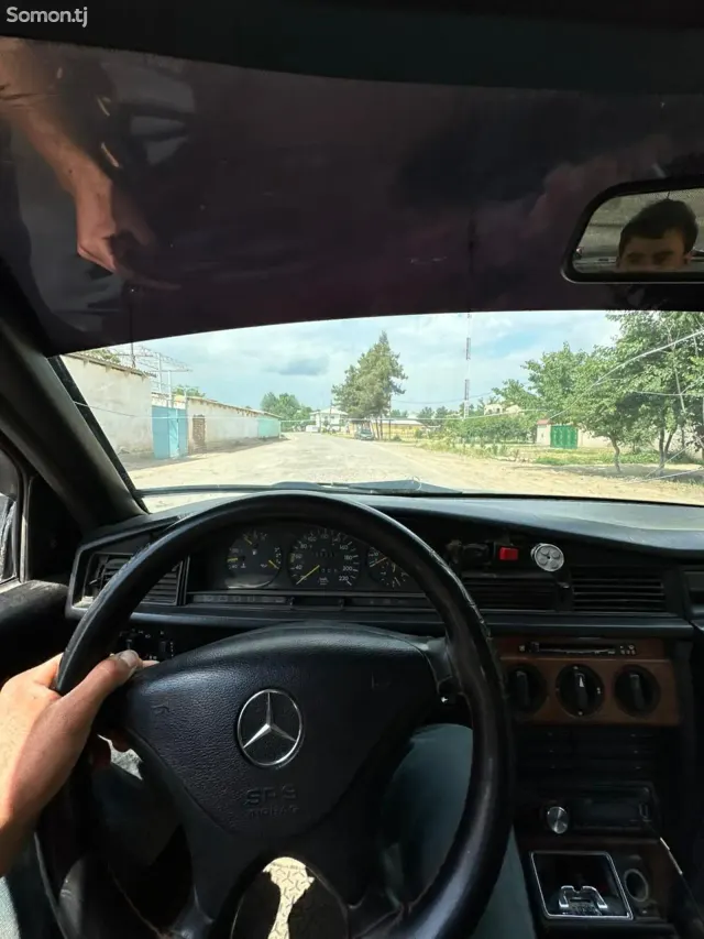 Mercedes-Benz W201 1993 · 2.0 MT