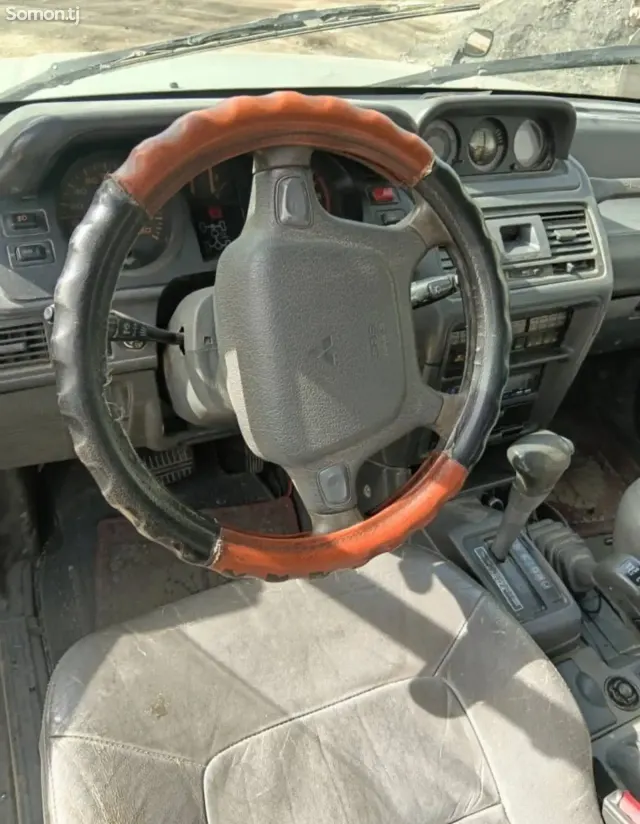 Mitsubishi Pajero 1993 · 3.0 AT