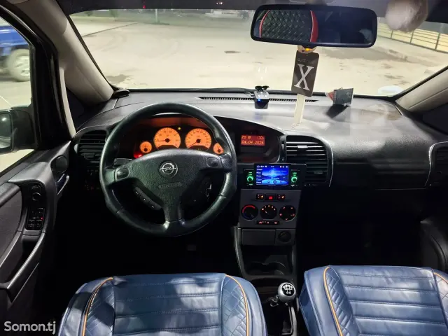 Opel Zafira 2005 · 1.8 MT