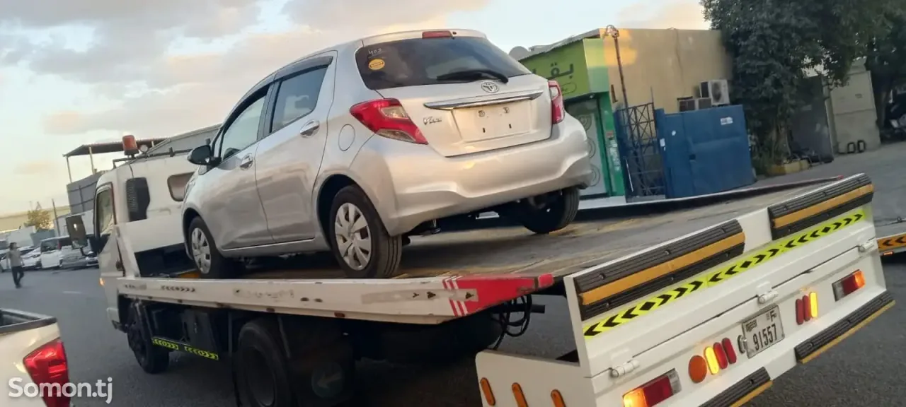 Toyota Vitz 2015 · 1.1 AT
