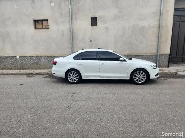Volkswagen Jetta 2014 · 2.0 AT