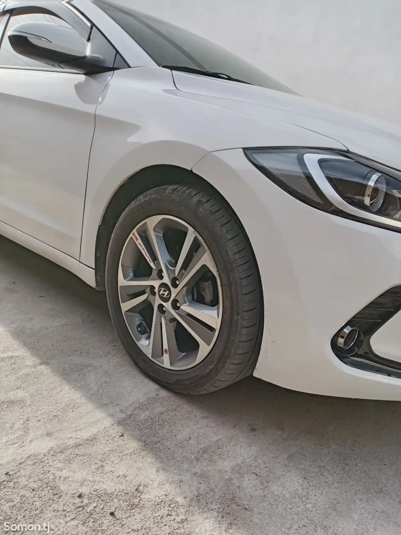 Hyundai Avante 2015 · 1.6 AT
