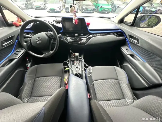 Toyota C-HR 2023 · 2.0 AT