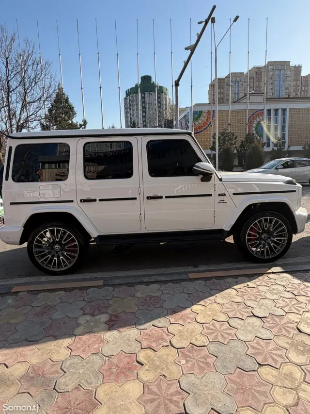 Mercedes-Benz G class 2025 · 4.0 AT