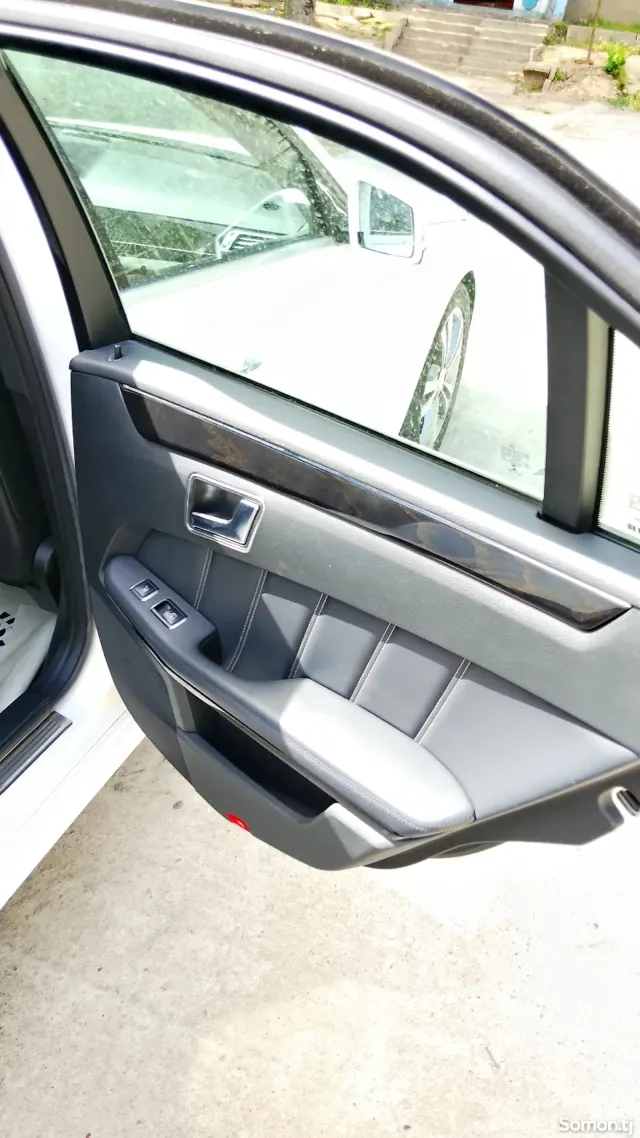 Mercedes-Benz E class 2015 · 2.0 AT
