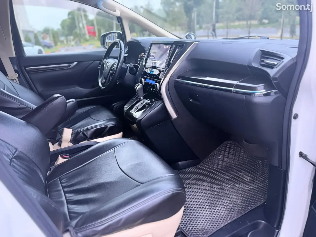 Toyota Vellfire 2016 · 2.5 AT