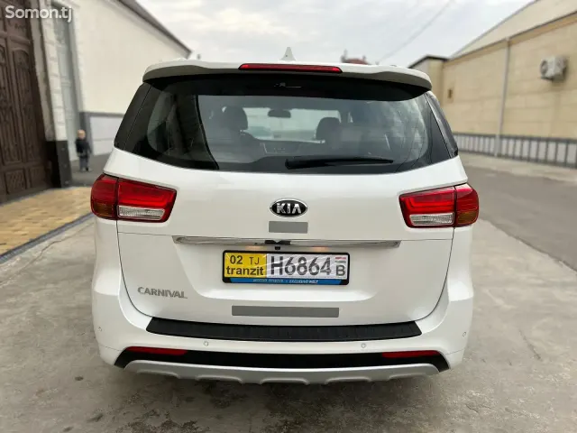 Kia Carnival 2014 · 2.0 AT