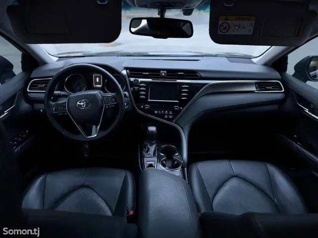 Toyota Camry 2020 · 2.0 AT