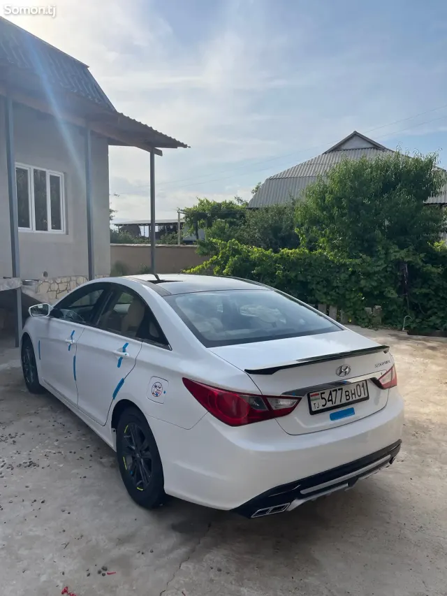 Hyundai Sonata 2011 · 2.4 AT