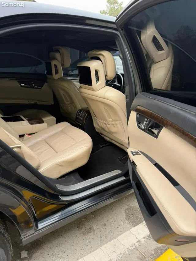 Mercedes-Benz S class 2011 · 3.5 AT