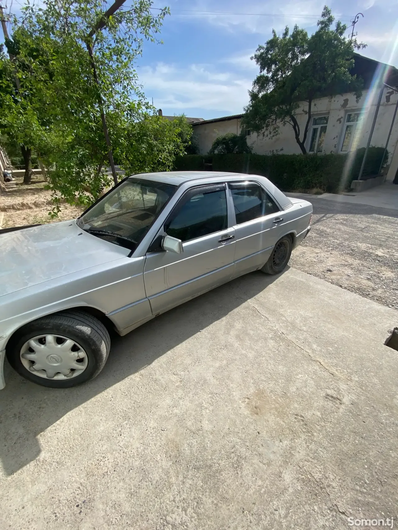 Mercedes-Benz W124 1989 · 2.0 MT