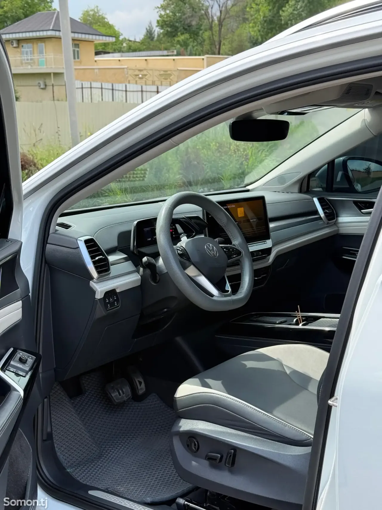Volkswagen ID.6 2023 · AT