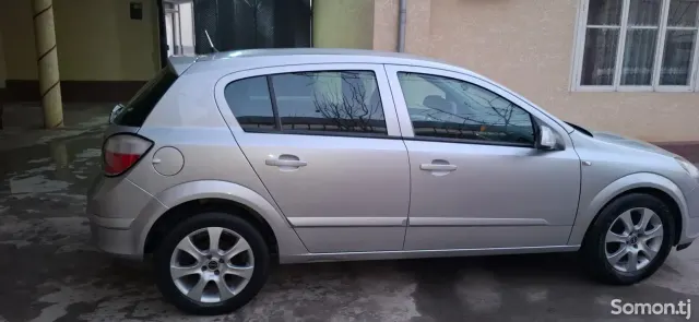 Opel Astra H 2006 · 1.6 MT