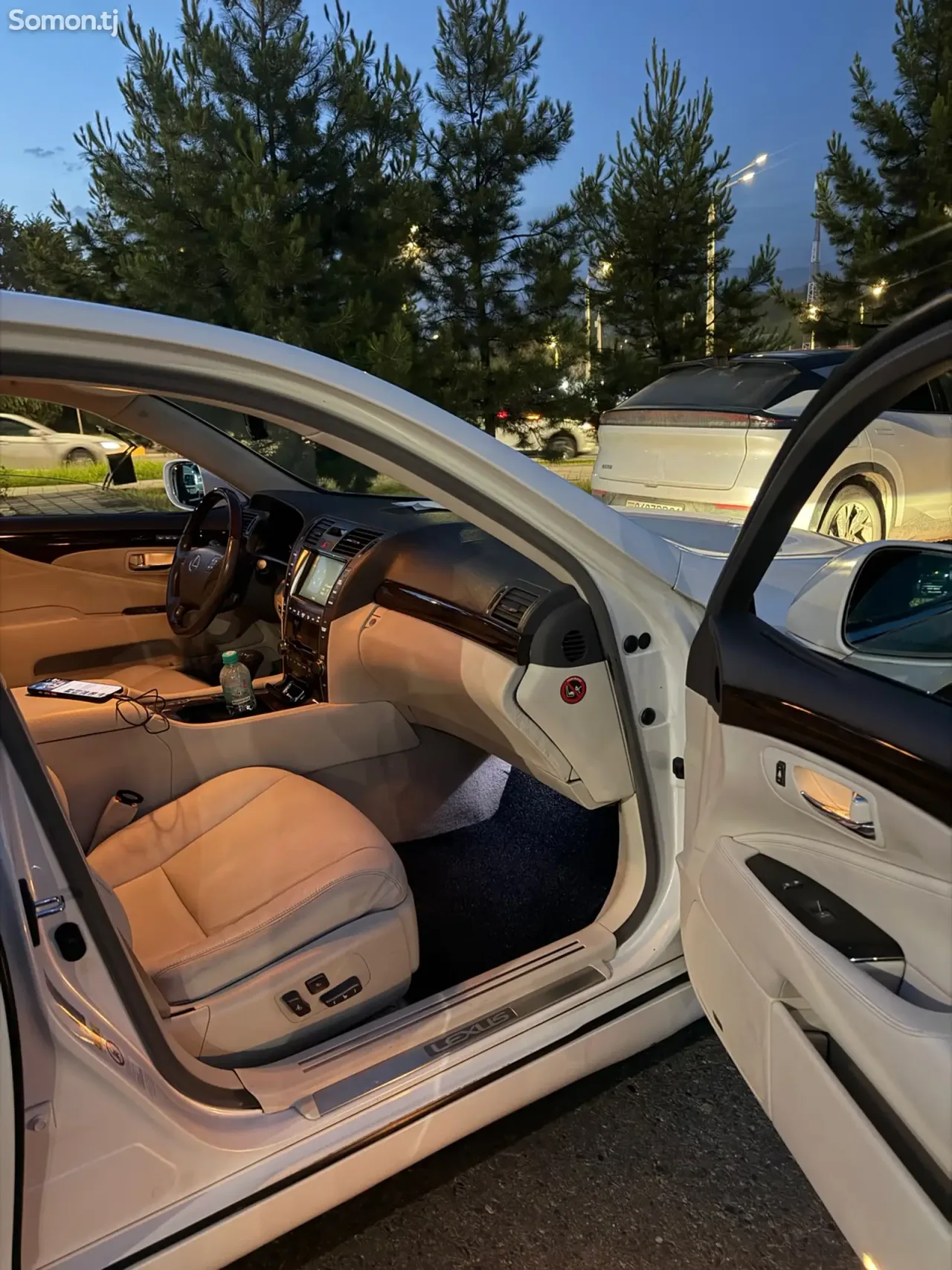 Lexus LS series 2009 · 4.6 AT