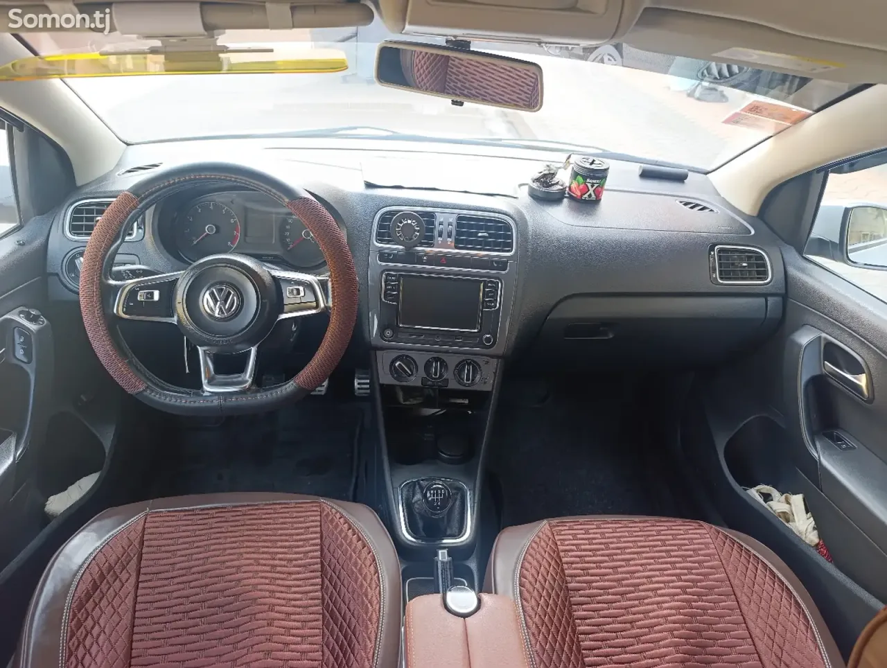 Volkswagen Polo 2018 · 1.6 MT