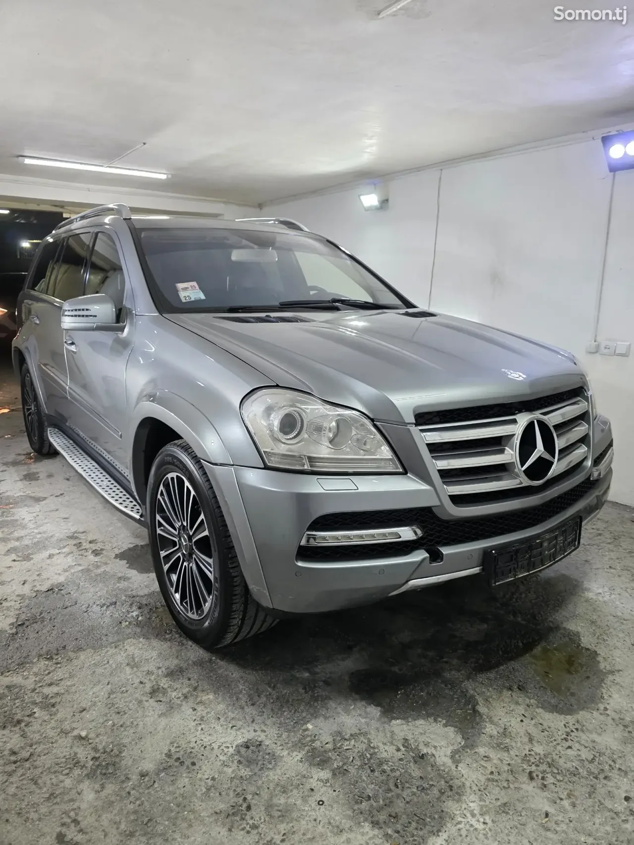 Mercedes-Benz GL class 2011 · 5.0 AT