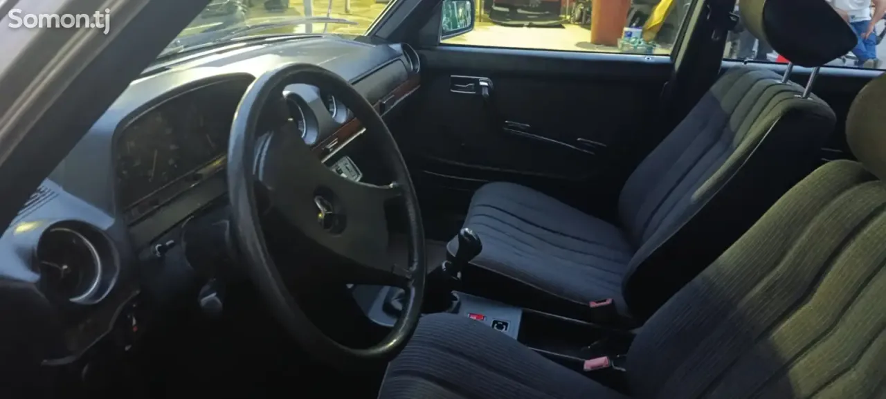 Mercedes-Benz C class 1985 · 3.0 MT