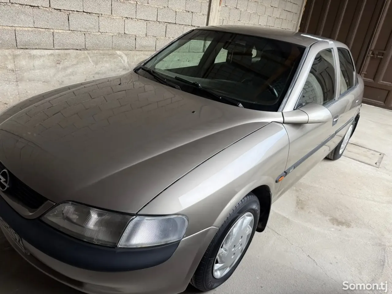 Opel Vectra B 1996 · 1.6 MT