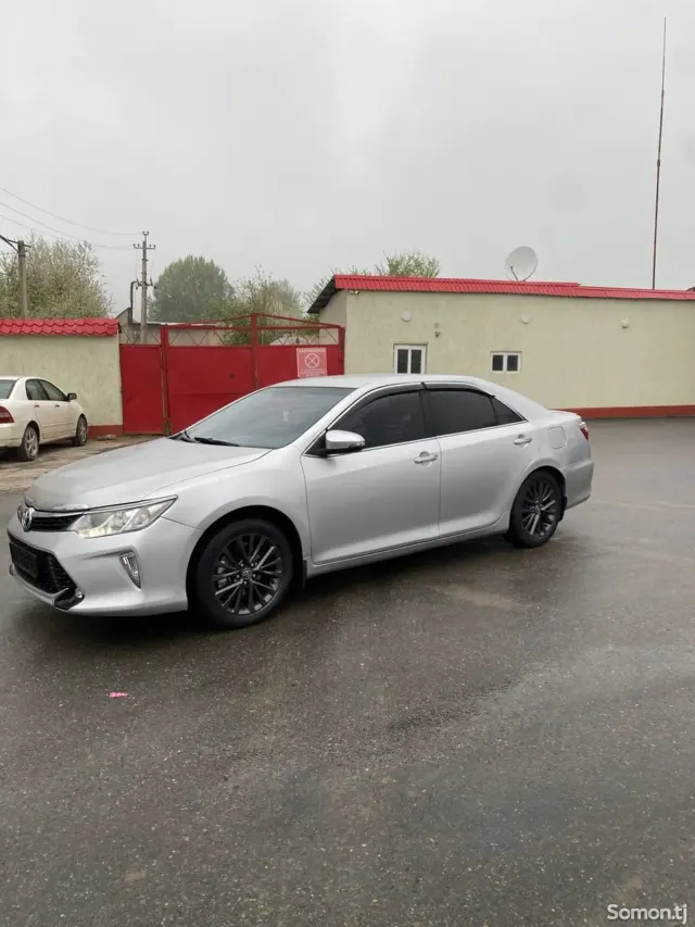 Toyota Camry 2017 · 2.5 AT