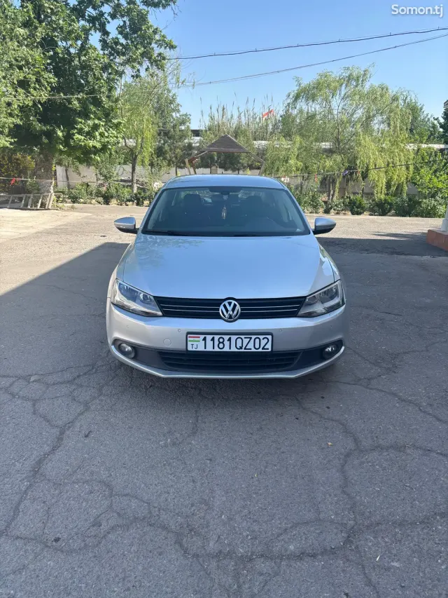 Volkswagen Jetta 2012 · 1.6 AT