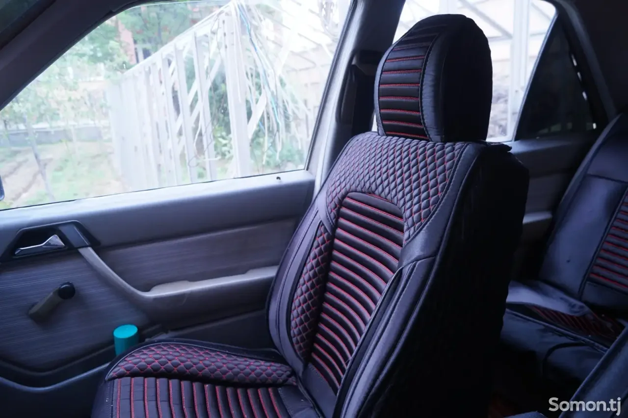 Mercedes-Benz W124 1989 · 2.0 MT