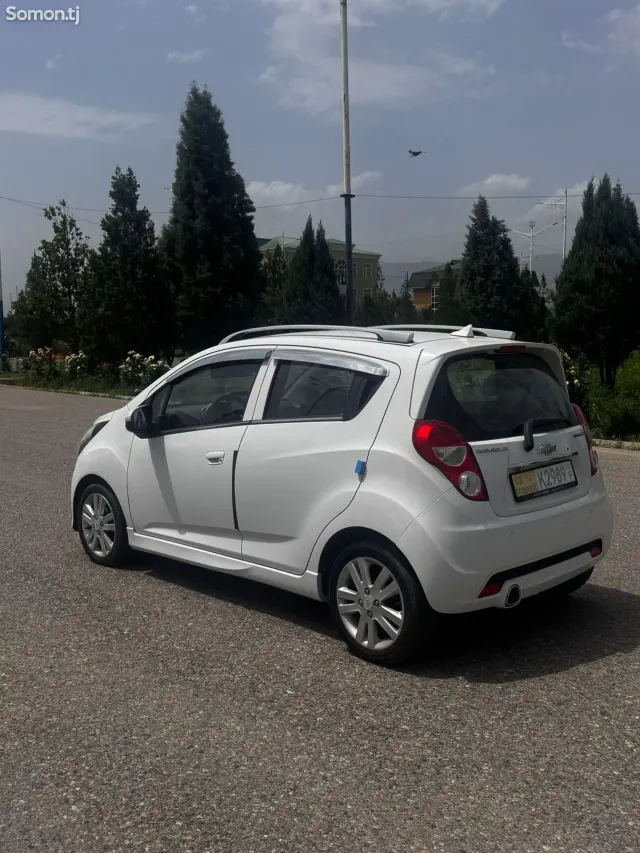 Chevrolet Spark 2014 · 1.1 AT