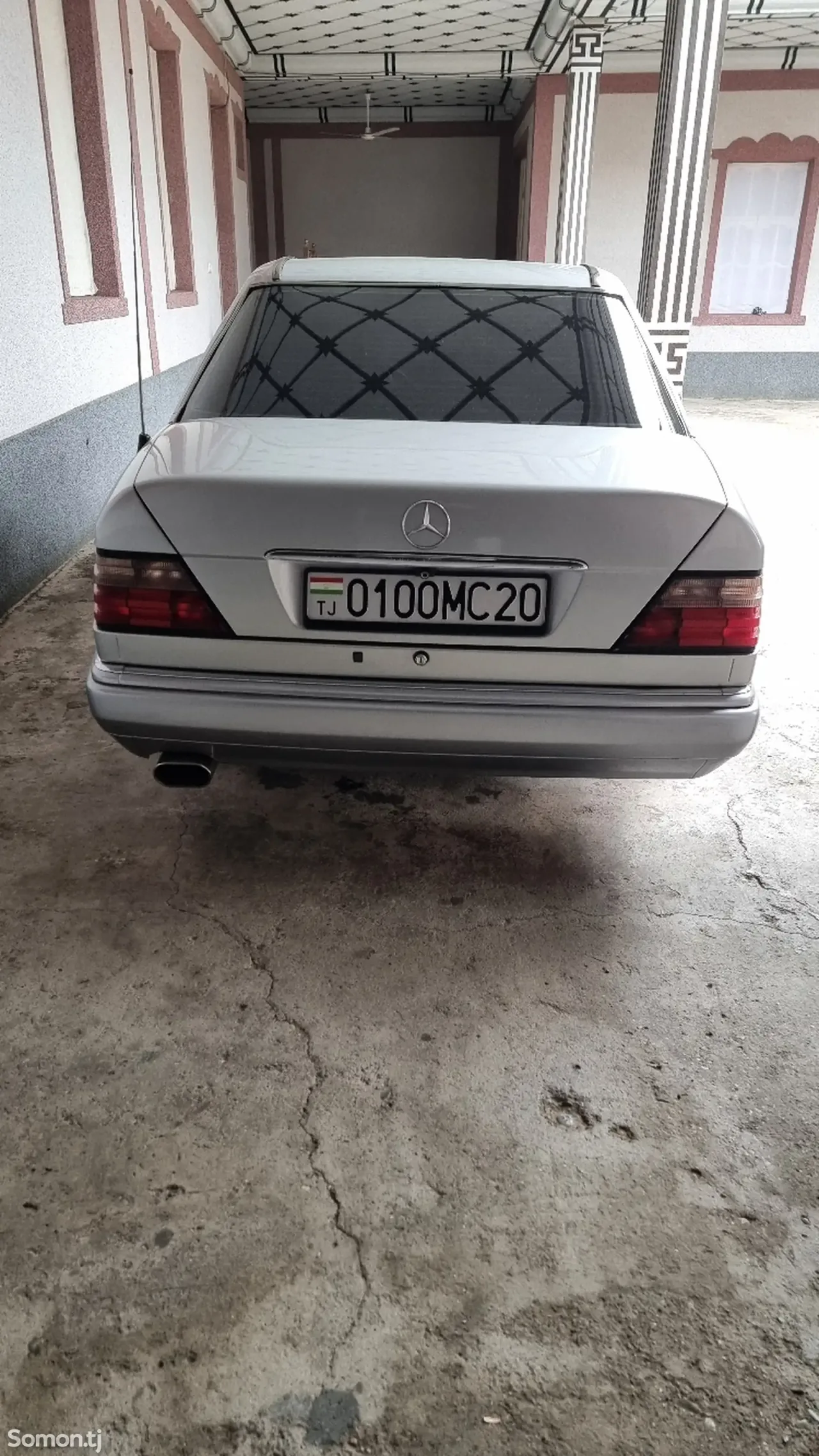 Mercedes-Benz W124 1994 · 2.0 AT