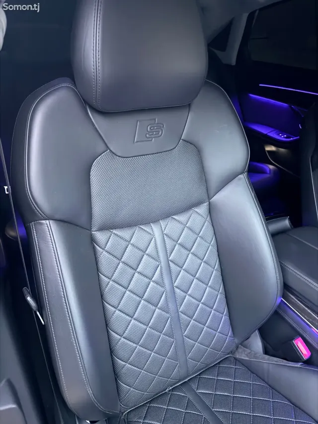 Audi A8 2022 · 3.0 AT