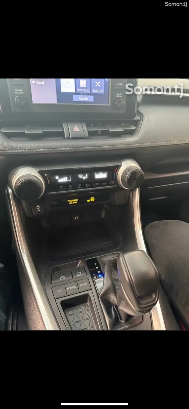 Toyota RAV 4 2020 · 2.4 AT