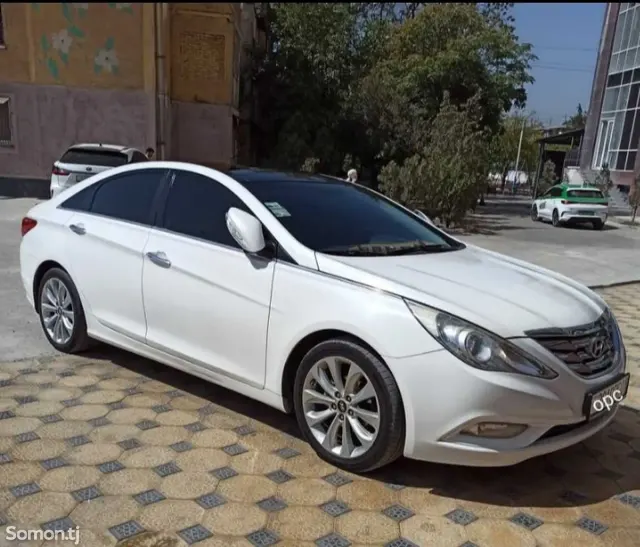Hyundai Sonata 2011 · 2.4 AT
