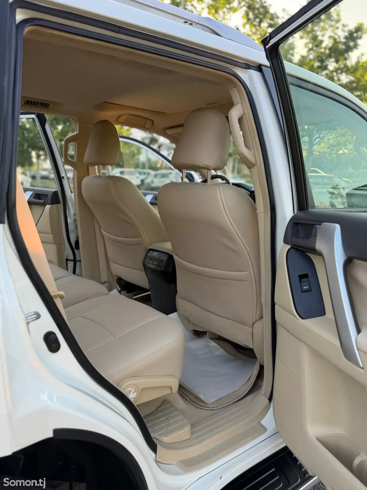 Toyota Land Cruiser Prado 2016 · 4.0 AT