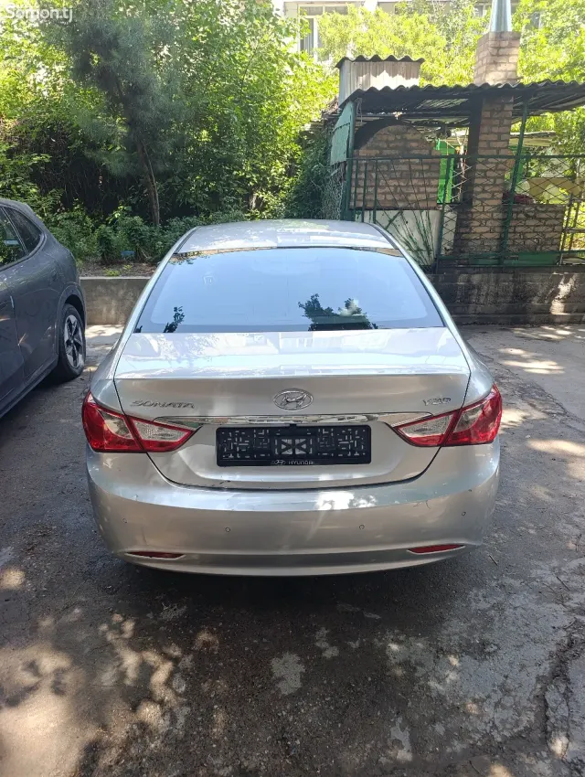 Hyundai Sonata 2011 · 2.0 AT
