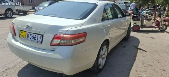 Toyota Camry 2011 · 2.4 AT