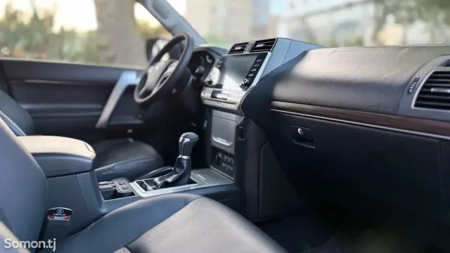 Toyota Land Cruiser Prado 2022 · 2.8 AT