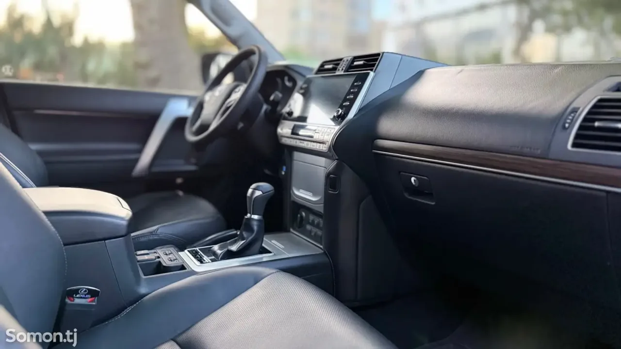 Toyota Land Cruiser Prado 2022 · 2.8 AT