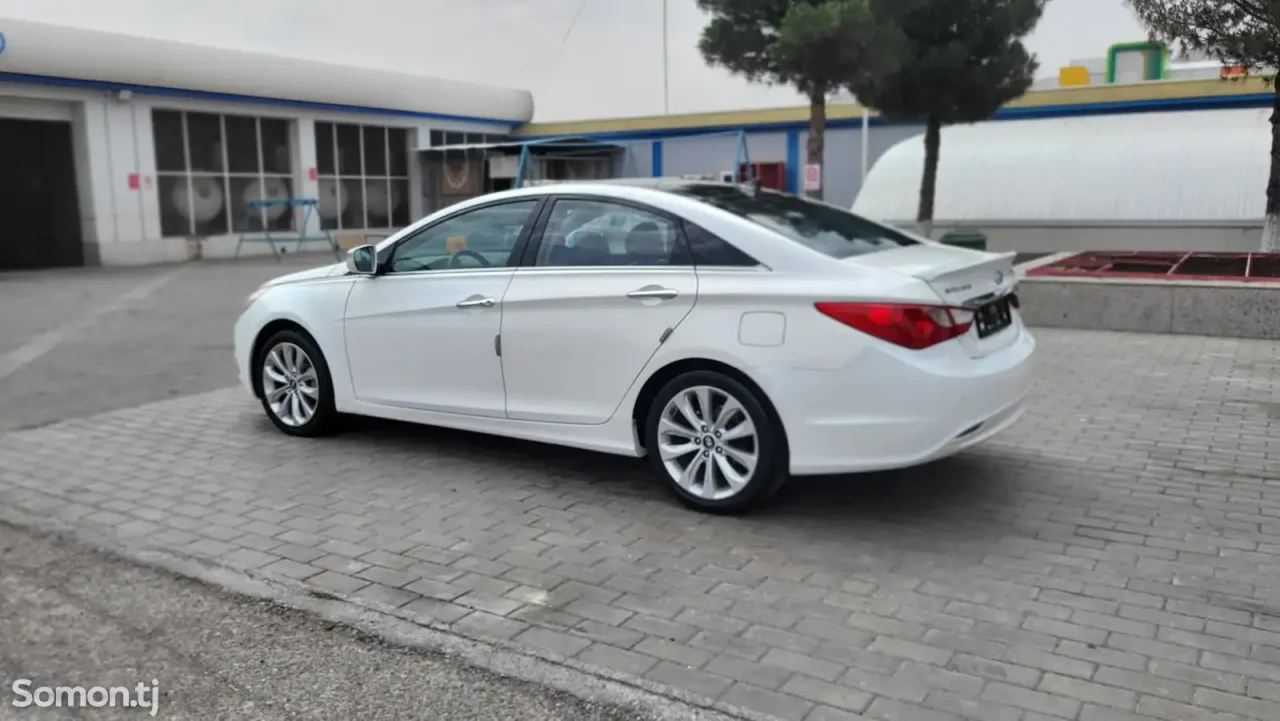 Hyundai Sonata 2012 · 2.0 AT
