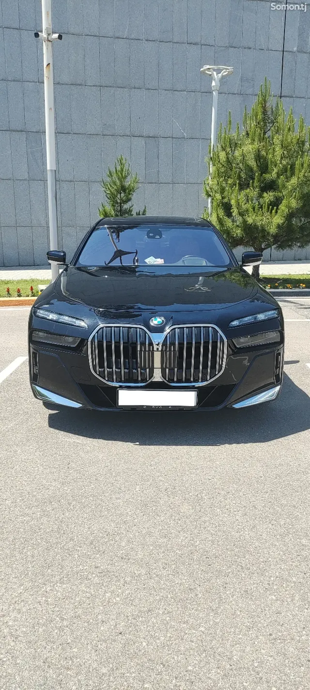 BMW 7 series 2012 · 4.4 AT