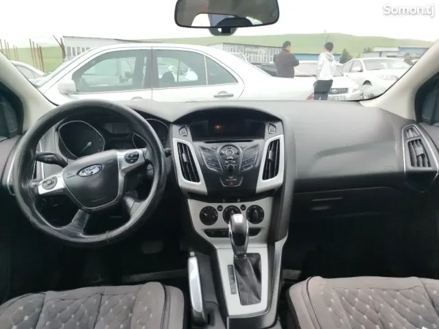 Ford Focus 2013 · 1.6 AT