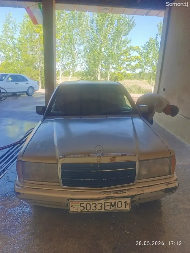 Mercedes-Benz W201 1990 · 1.8 MT