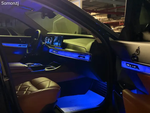 BMW 7 series 2023 · 4.0 AT